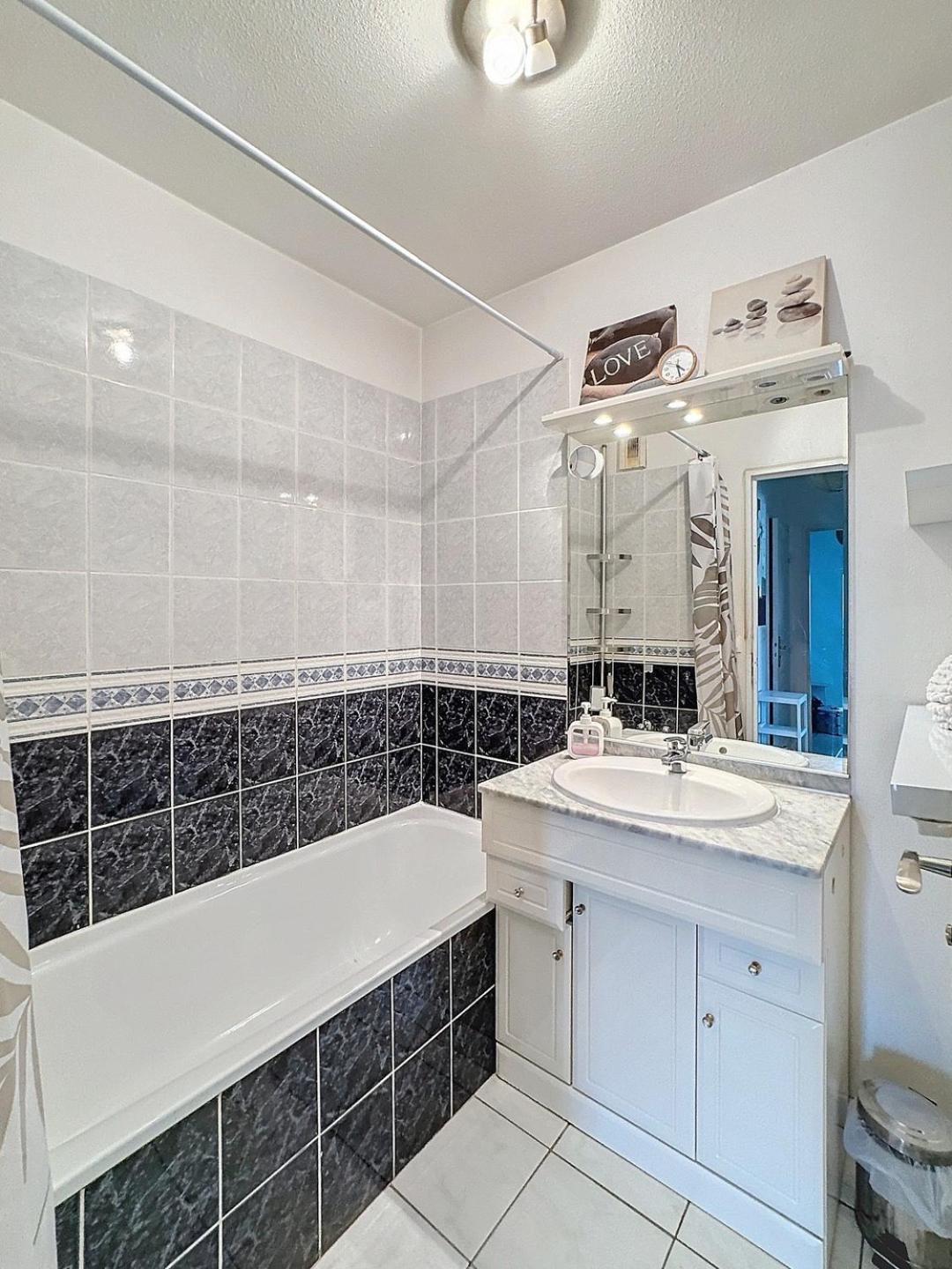 3 Pieces Paisible Parking Et Piscine Appartement Cannes