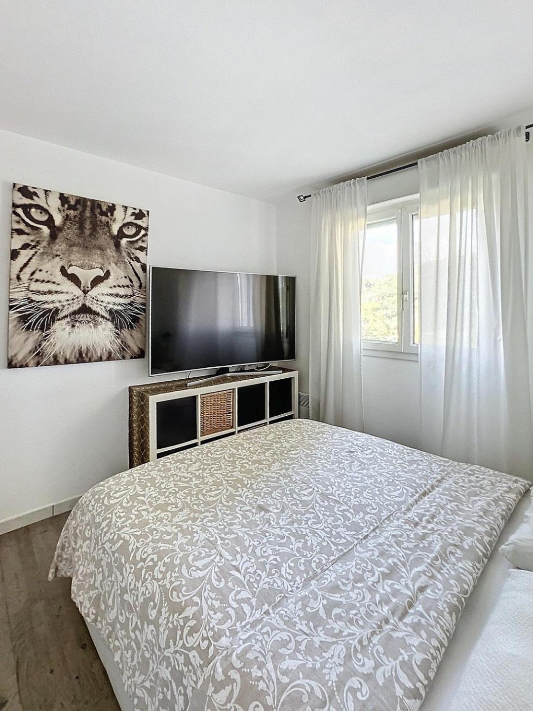 3 Pieces Paisible Parking Et Piscine Appartement