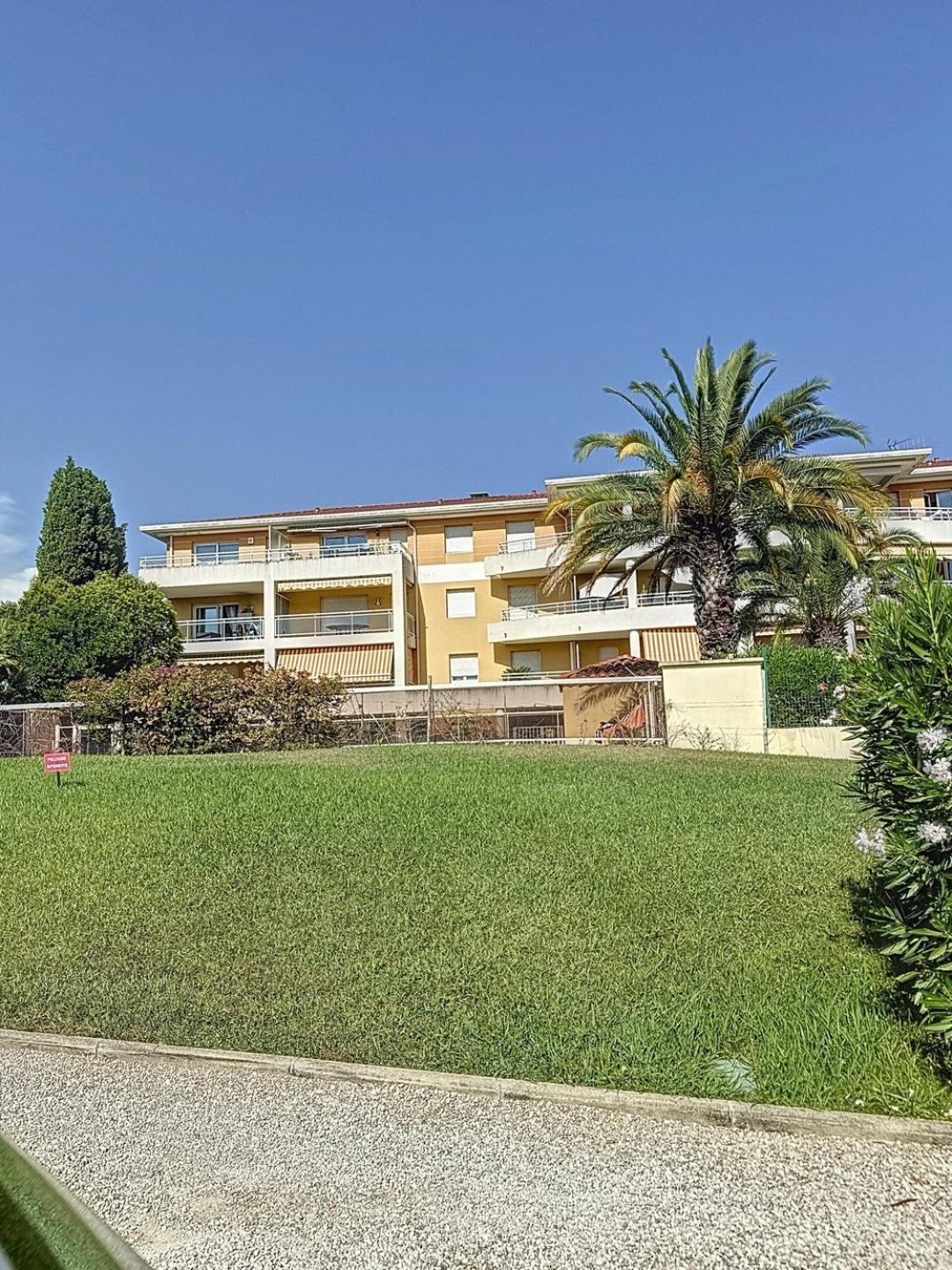 3 Pieces Paisible Parking Et Piscine