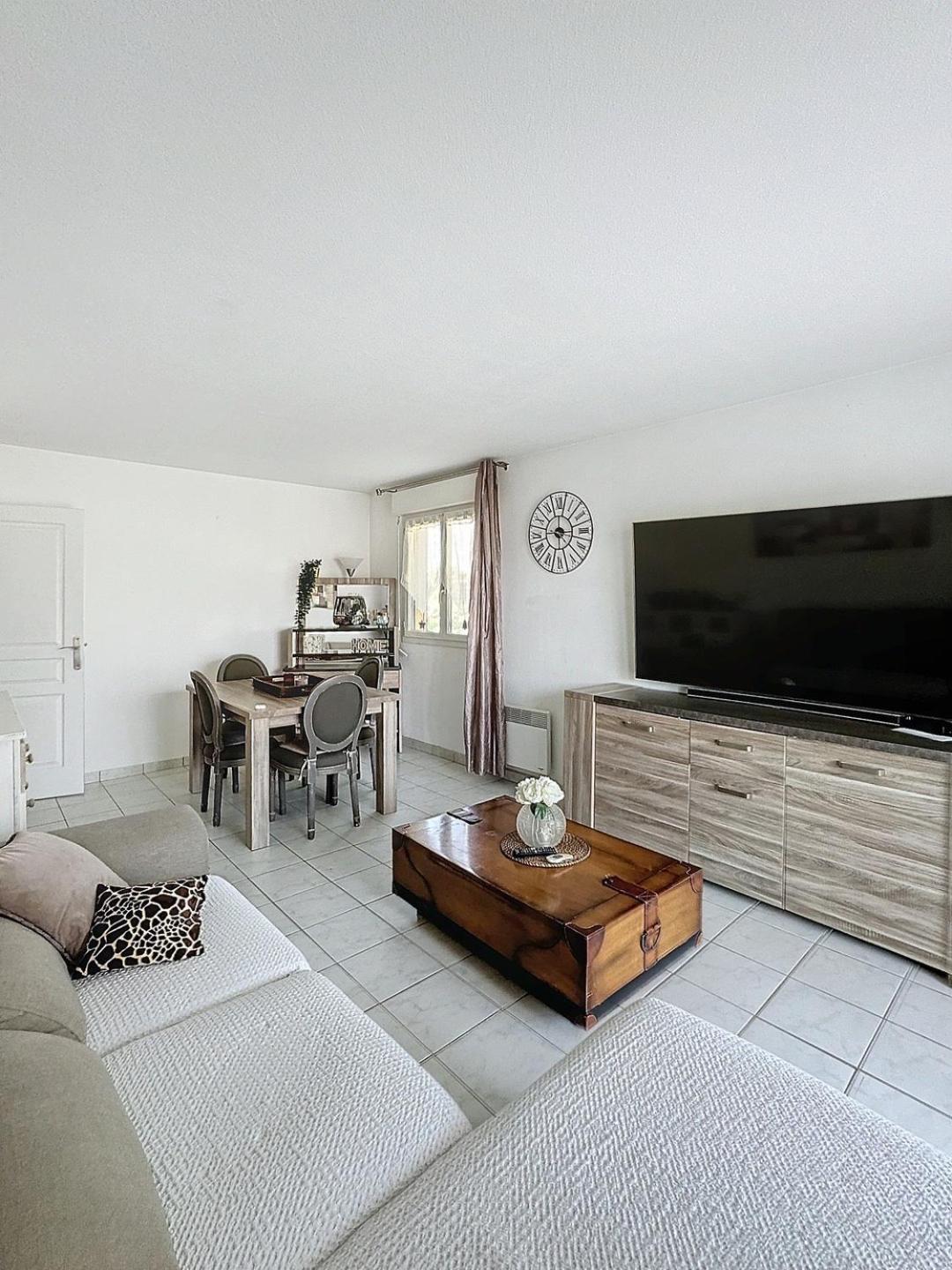 3 Pieces Paisible Parking Et Piscine Appartement *